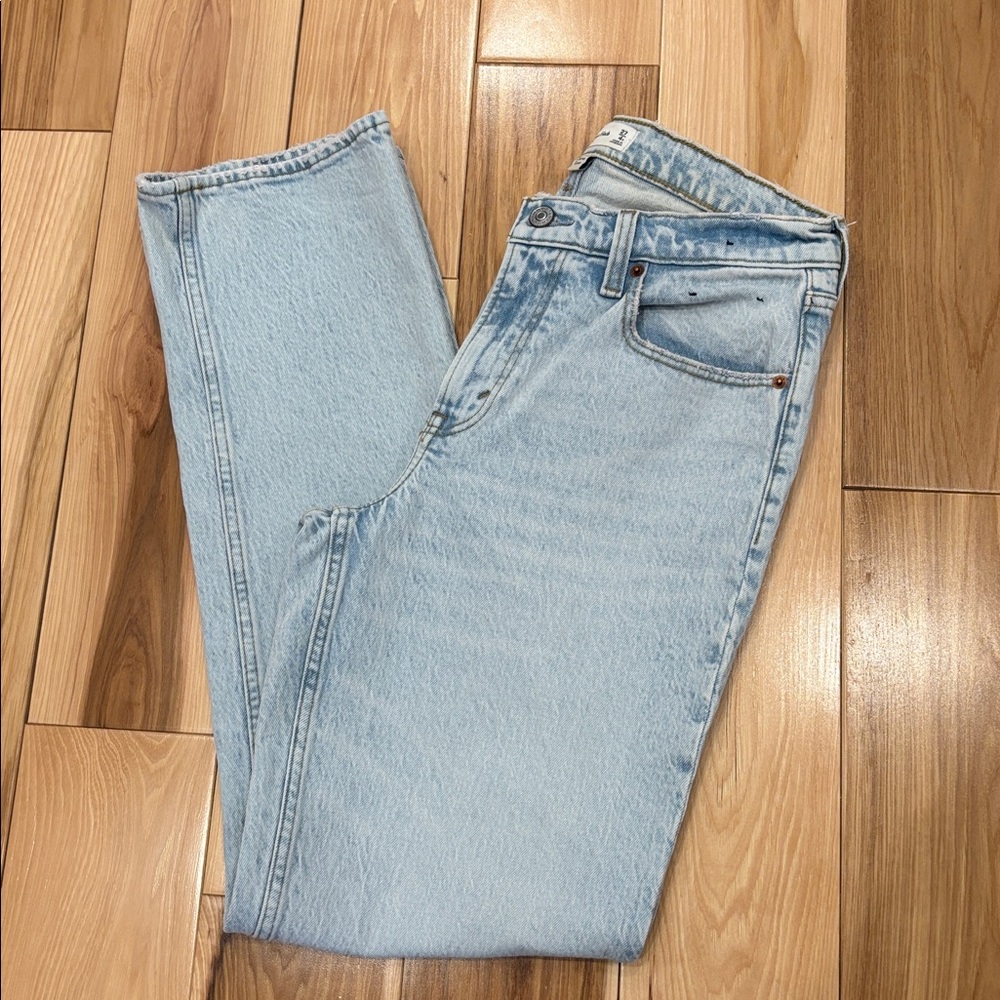 A&F Mid Rise Curve Love Jean